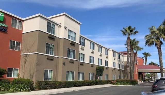 Holiday Inn Express & Suites Tracy by IHG