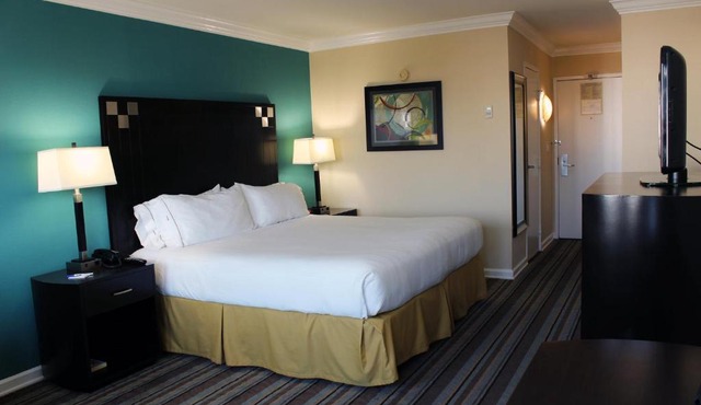 Holiday Inn Express Van Nuys by IHG
