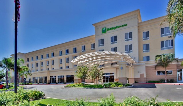 Holiday Inn & Suites Bakersfield by IHG