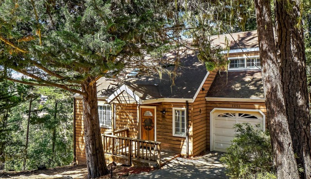 Holly Hill Cottage: 2 BR, 1.5 BA House in Cambria, Sleeps 4