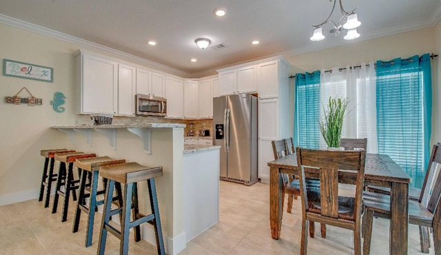 🌸Home(#3) BIKINI👙 BOTTOM (Partial View Property-approximately 200 ft from private beach entrance🌸 in Marathon