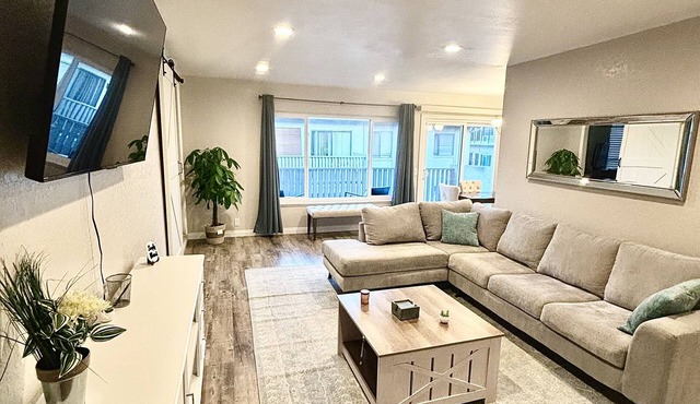 Home Away From - 2 Bed Condo