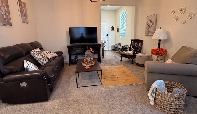 Home away from home! Stunning home with downstairs master close to Tahoe & Reno