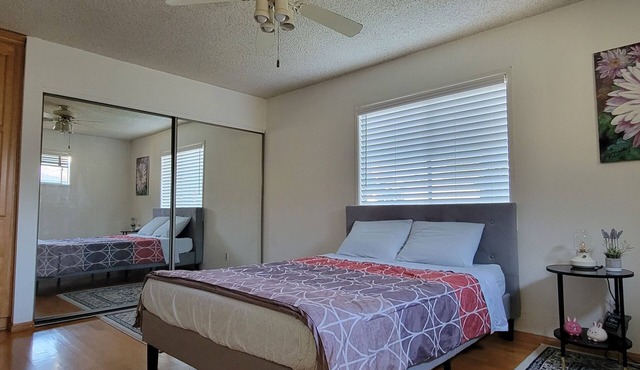 Hot jacuzzi, near LA! Lovely, quiet home!