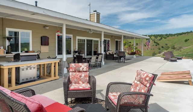 Hot Tub + Theater Room + Guest Cottage | Lake San Antonio | The J's Nest Deluxe