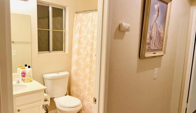 house is clean and neat, 10 minutes to historic old town Temecula