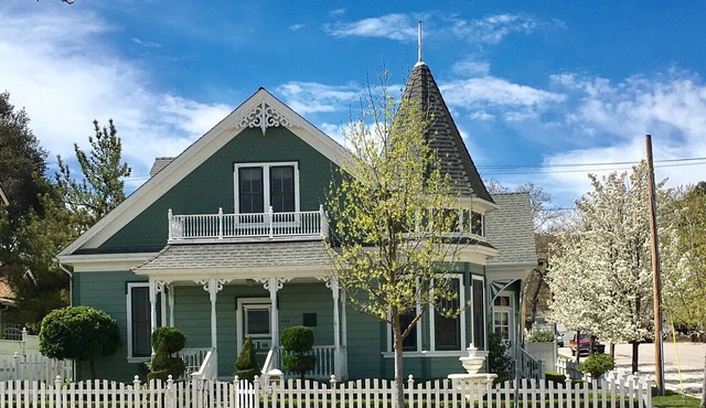 Huston's Attic-Renewed Downtown Charm at an Amazing Location-13th & Vine!
