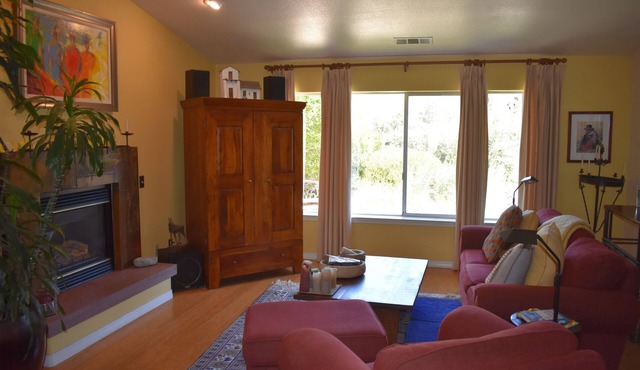 Idyllic home on quiet cul-de-sac in Santa Margarita, 10 min to San Luis Obispo
