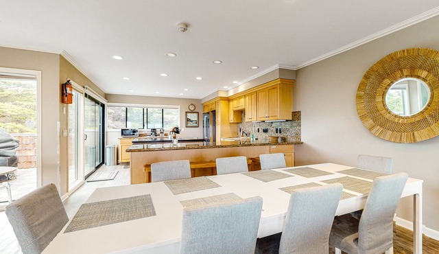 Idyllic Ocean-View Oasis with Rooftop Deck, Private Hot Tub - Steps to Shore in Watsonville
