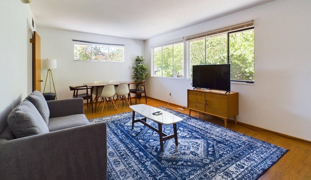 Impeccable Palo Alto 1BR w/Parking & W/D, walk to Parks, by Blueground