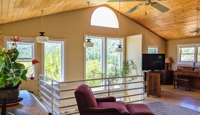 In Town - CASA EL CAPITAN - Near Yosemite, Walk to restaurants, shops, hiking