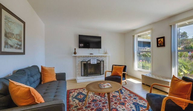 Inviting Home w/ Patio: Walk to Downtown Novato!