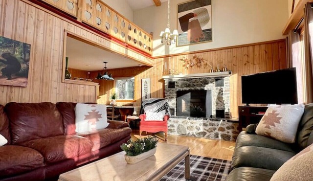 Jay Peak VT 5BR Chalet in Westfield