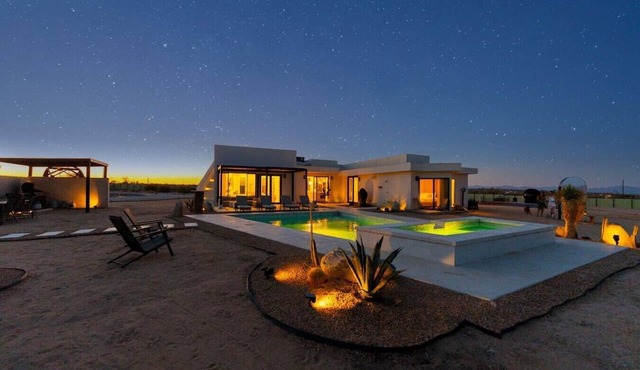 JT Art Villa | Luxe & Unique Artistic Getaway