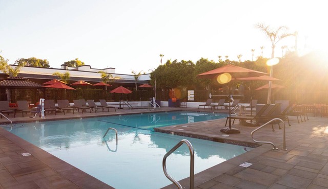 King Bed, Hot Tub, Gym, WD, Parking, Ideal for Long Stay.