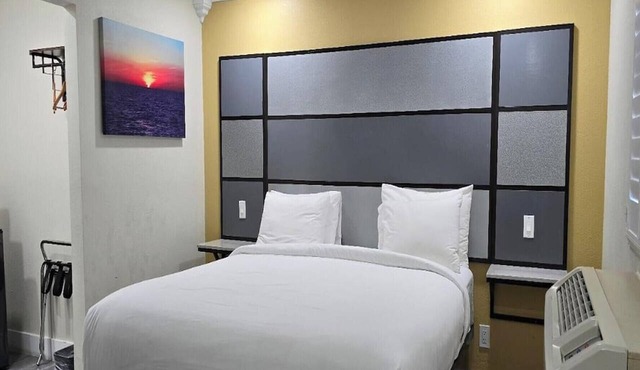 King Bed|Smk|Victorville CA