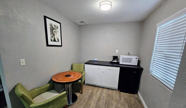 King Bed with Kitchenette|Nsmk