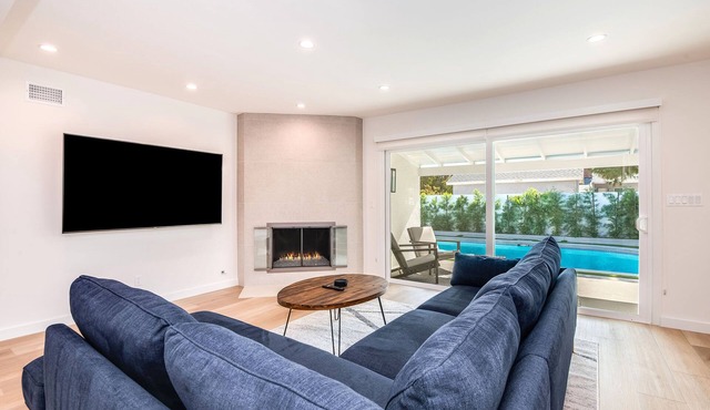 King Suite/Free Heated Pool/BBQ/Newly Renovated