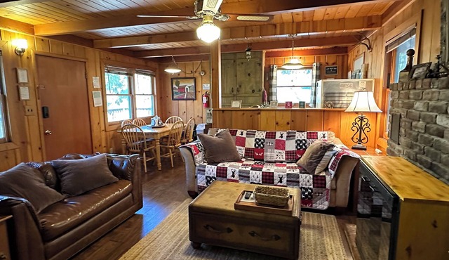 Knotty Pine Old Time Cabin - Family built in 1955 - Central Heat/AC - Lg Deck