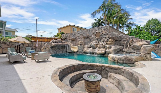 LA Harbor 5BR | Water Slide, Hot Tub & Games | C&C