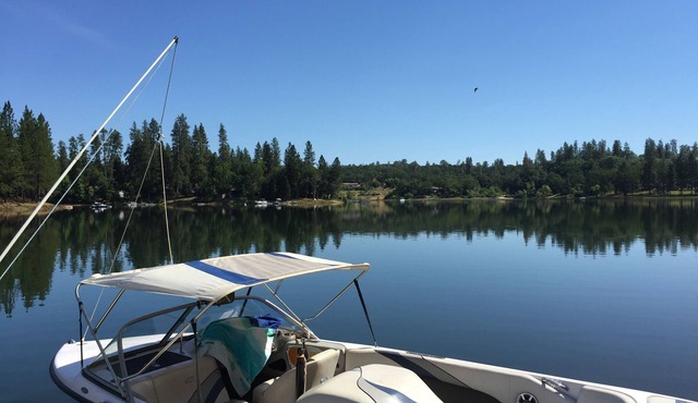 Lake front Paradise! Water Ski, Wake Board, Fish or. in Meadow Vista