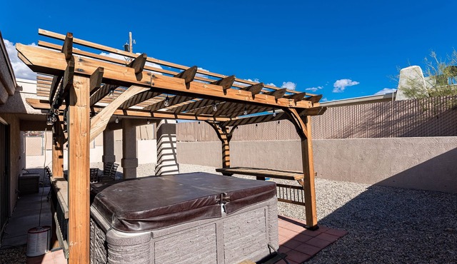 Lake Havasu Getaway 🌅 - Hot Tub💦Clean🧽Spacious