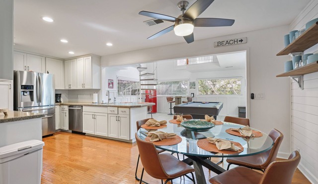 Lake Point Cottage at Acworth Beach in Acworth