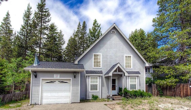 Lake Tahoe Serenity: Nice Cabin with Hot Tub for Your Family Retreat