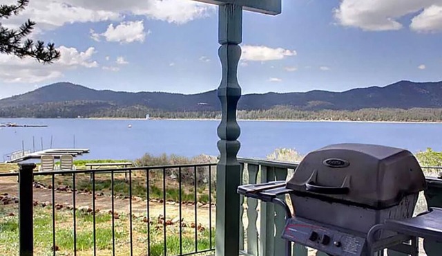 Lakefront Chalet with Beautiful Views and Easy Walk to the Village