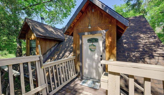 'lakeside Bear Lodge' Studio: 9 Mi to Bass Lake!