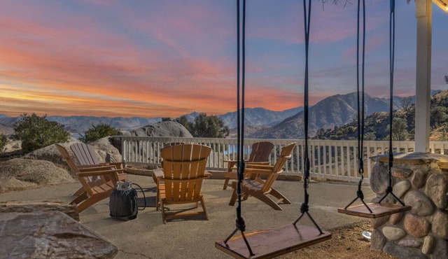 Lakeside Paradise Getaway|Hot Tub| Fire pit| Views