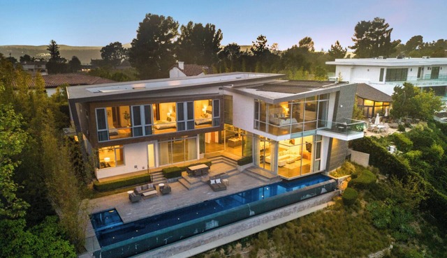 Lakeview Estate - A Contemporary Estate with Panoramic Views