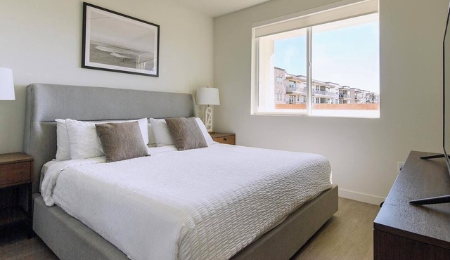 Landing | Amazing 2BD, Gym, Rooftop Lounge