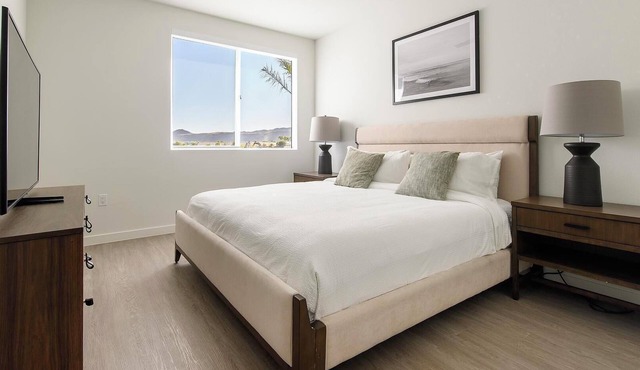 Landing | Stunning 2BD, Courtyard, Clubhouse