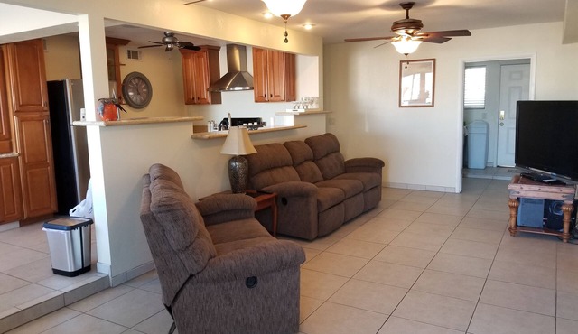 Large 3 bedroom house minutes from the lake.
