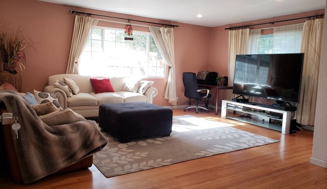 Large 6 Bedrooms 2 Baths Home On a Huge Lot