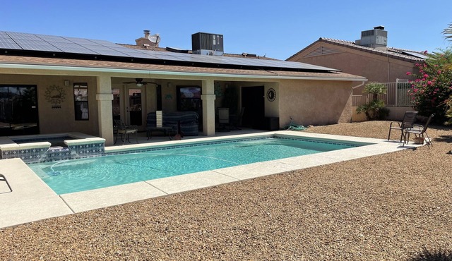 Large heated pool and hot tub! 2 King Rooms. Lake View!