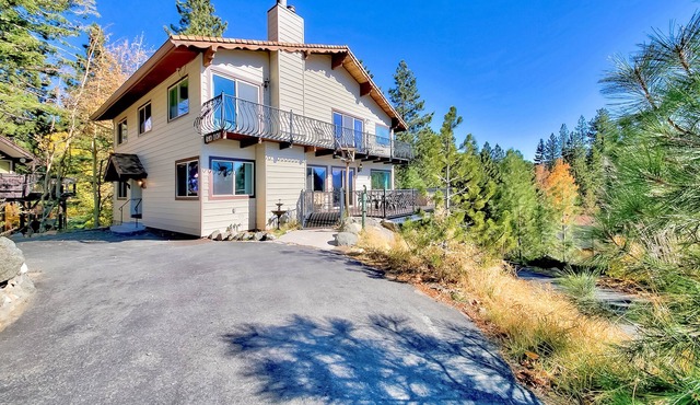 Large mountain chalet with beautiful views of Lake Tahoe and Heavenly Resort