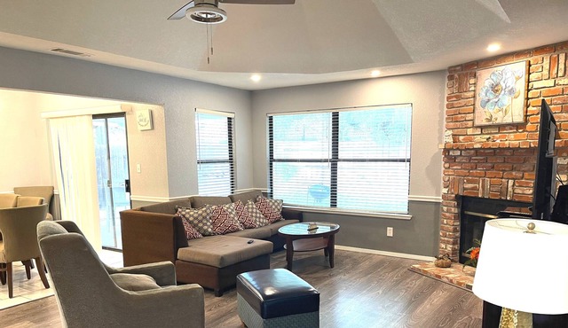 LARGE NEWER 3bd/2ba Home near shops/eats/Nat'l Parks