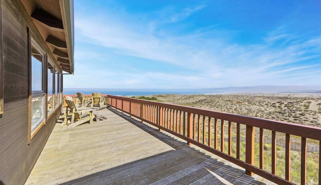 Large Oceanfront Home - Hot Tub, Pets OK, Deck