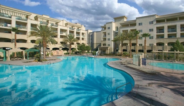 Las Vegas | Friends Vegas Escape | Pool + Hot Tub | 3BR Sleeps 8