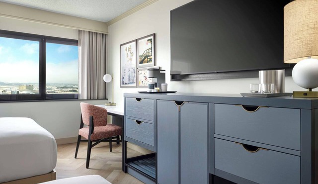 LAX Comfort for Families | Pet-Friendly, Shuttle, Pool, Close to Attractions