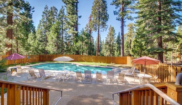 Lazy Bear PINK 5min From Kings Beach & Northstar Pool Spa Game Room