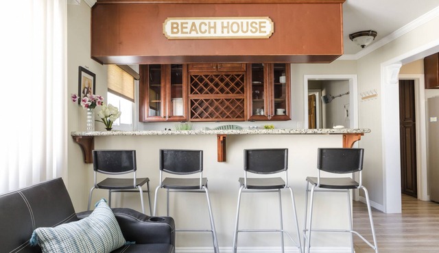 LB New and Upgraded Beach House Walk 2 Sand Sleeps 9