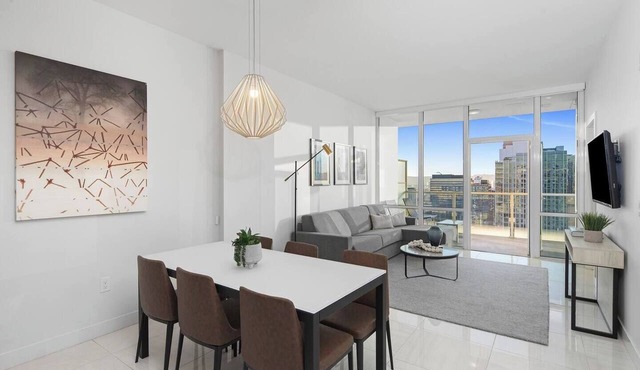 Level South Olive- One Bedroom Suite & Office