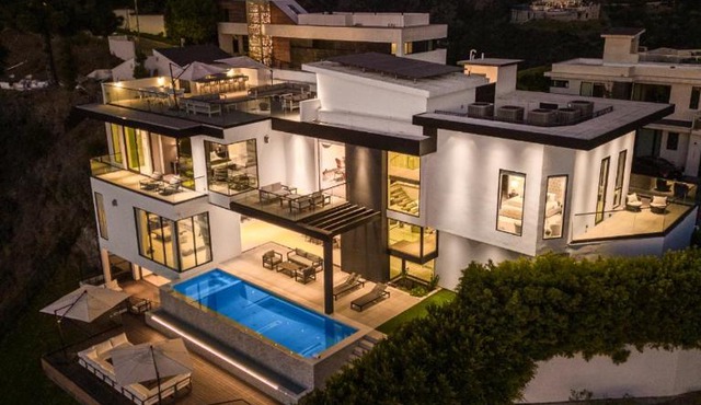 Linda Flora Modern Estate