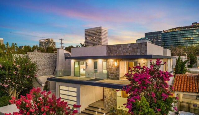 Lindenhurst - Timeless Escape in West Hollywood with Pool