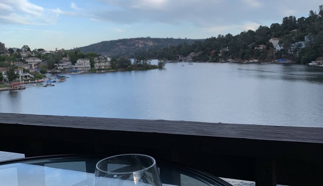 Live❤️Love- LAKE TULLOCH Waterfront Condo! 😀😃FUN