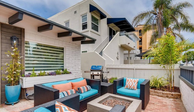 LOCATION! A/C. Play w/Beach Gear. Private Patio. CLEAN. Parking in San Diego