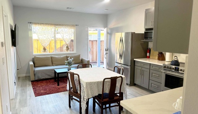Lovely 3-bedroom apartment with AC and WiFi in Union City